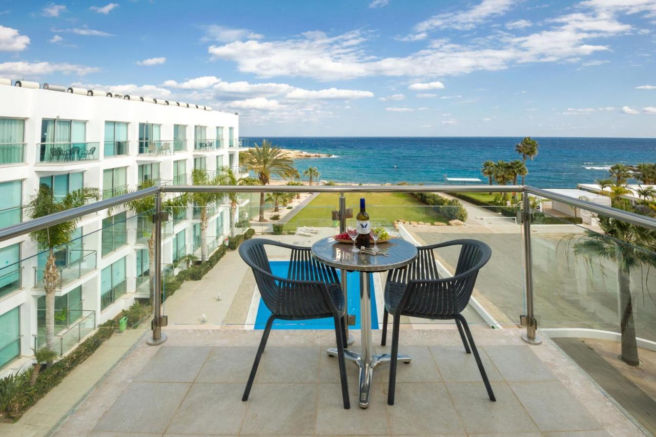 Gabriela - Coralli Beachfront Apartment Protaras Exterior photo