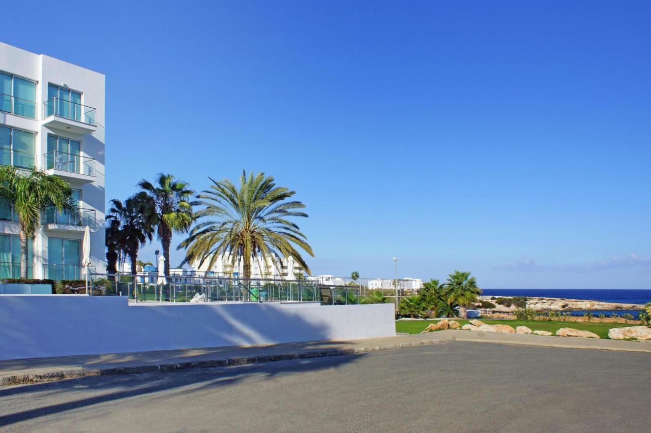 Gabriela - Coralli Beachfront Apartment Protaras Exterior photo